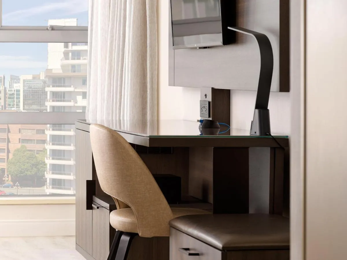 Victoria Marriott Inner Harbour 4*,